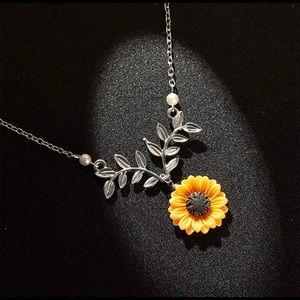 Beautiful Sunflower Necklace
